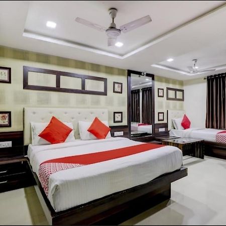 Hotel Gitanjali Inn Ахмедабад Екстериор снимка