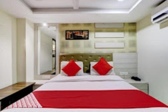 Hotel Gitanjali Inn Ахмедабад Екстериор снимка